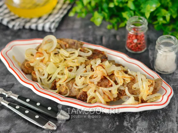 Фото блюда: Жареная баранья печень с луком на сковороде