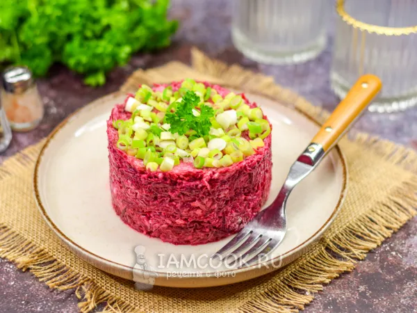 Фото блюда: Салат с запеченной свёклой и сыром