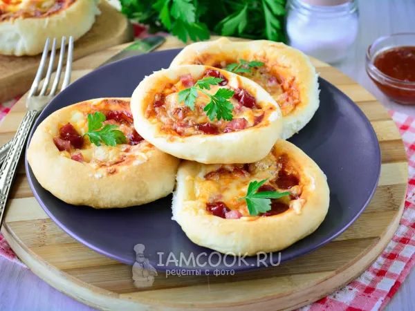 Фото блюда: Мини-пиццы с ветчиной и сыром (на дрожжевом тесте)