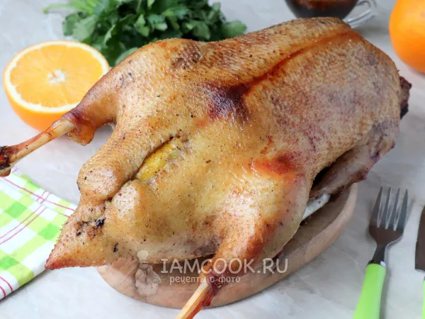 Фото готового блюда: Гусь с апельсинами, запеченный в духовке