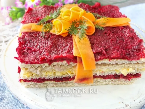 Фото готового блюда: Селедочный торт на вафельных коржах