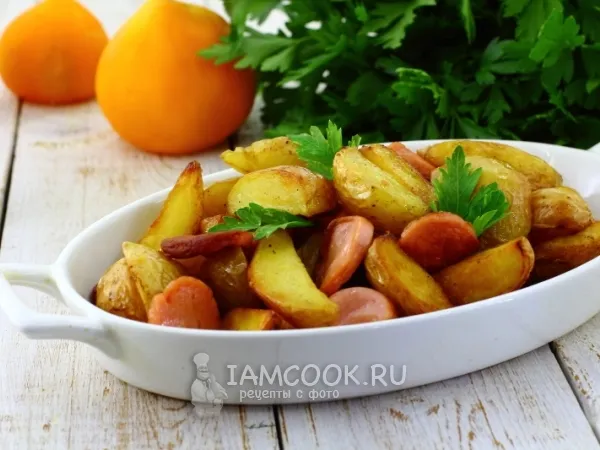 Фото готового блюда: Жареная картошка с сосисками