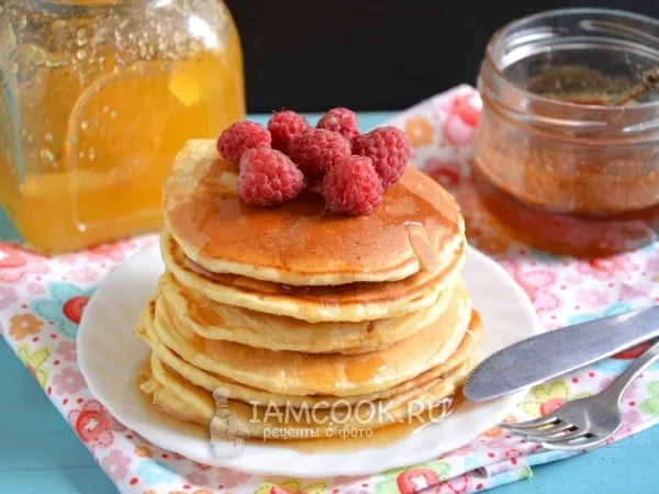 Фото готового блюда: Панкейки с медом и корицей