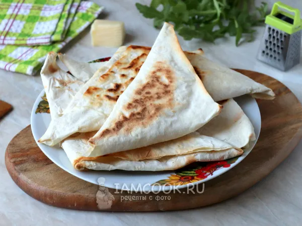 Фото готового блюда: Конвертики из лаваша с яйцом и сыром (на сковороде)