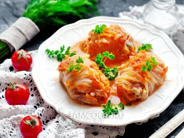 Фото готового блюда: Голубцы из пекинской капусты с курицей и рисом