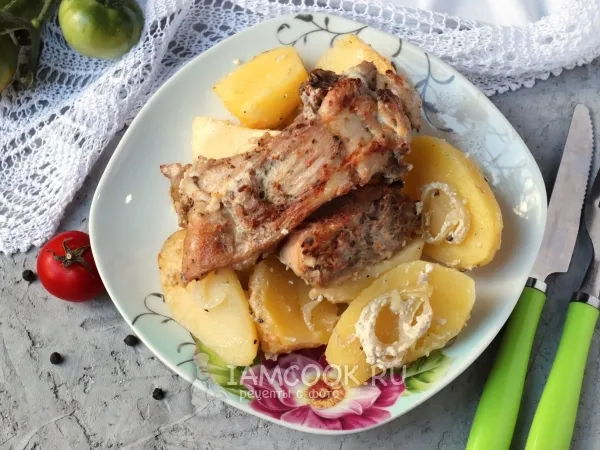 Фото блюда: Кролик с картошкой и сметаной в духовке