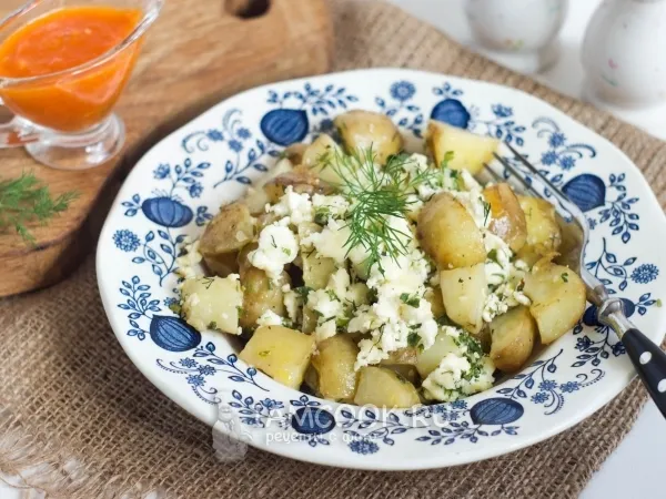 Фото готового блюда: Картошка с адыгейским сыром