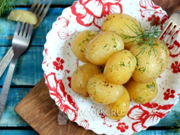 Фото готового блюда: Молодая картошка с маслом и укропом