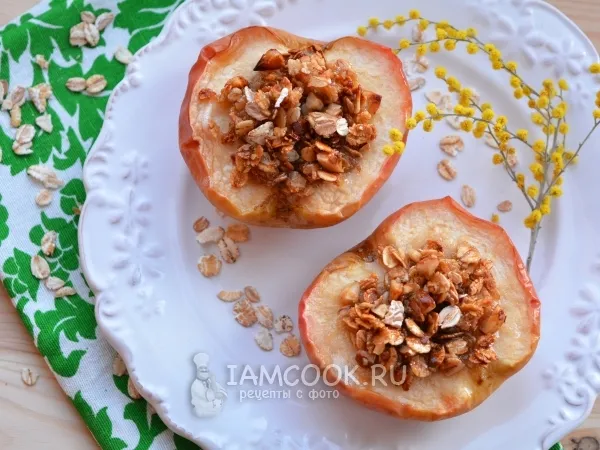 Фото готового блюда: Запеченные яблоки с овсяными хлопьями и орехами