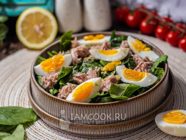 Фото блюда: Салат с тунцом, шпинатом и яйцом