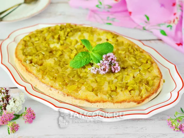 Фото блюда: Бисквитный пирог с ревенем