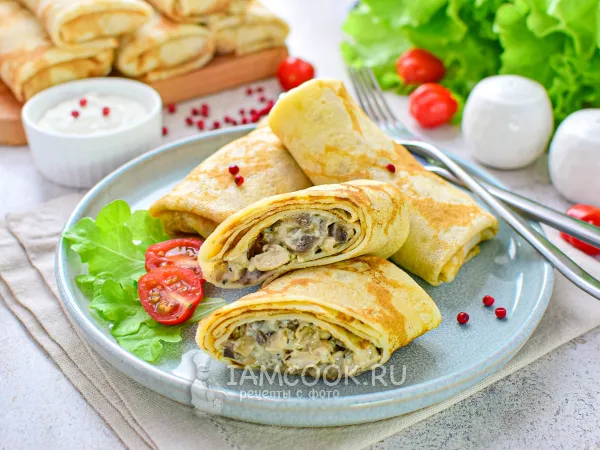 Фото блюда: Блины с жульеном из курицы и грибов