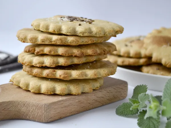 Фото готового блюда: Овсяные галеты (из овсяной муки)