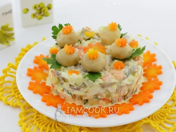 Фото готового блюда: Салат «Лесная поляна» с грибами