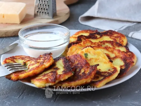 Фото блюда: Оладьи из картофельного пюре с сыром