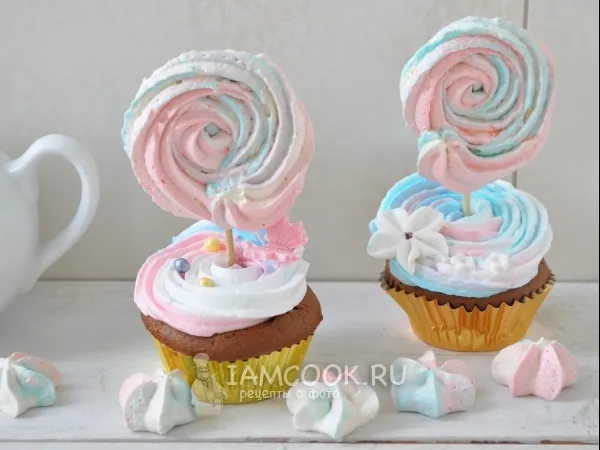 Фото блюда: Шоколадные капкейки с трёхцветным безе