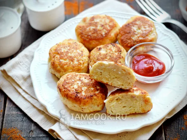 Фото готового блюда: Куриные котлеты со сливочным маслом и сыром