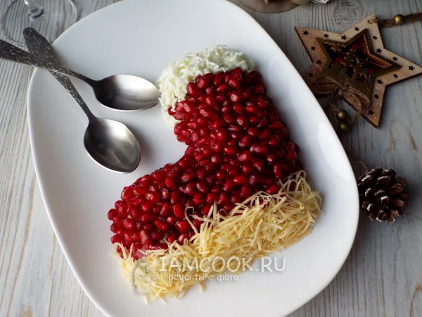 Фото блюда: Салат «Сапожок» с гранатом (новогодний)