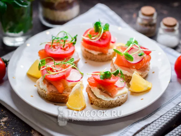 Фото блюда: Канапе с копченой семгой