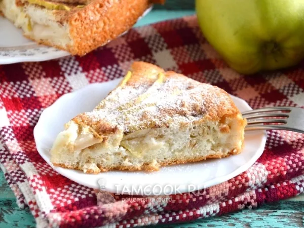 Фото готового блюда: Шарлотка с яблоками на белках