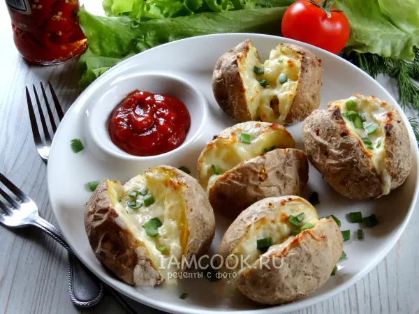 Фото готового блюда: Картошка в мундире с сыром в духовке