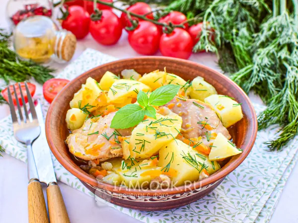 Фото блюда: Куриные бедрышки в мультиварке с картошкой