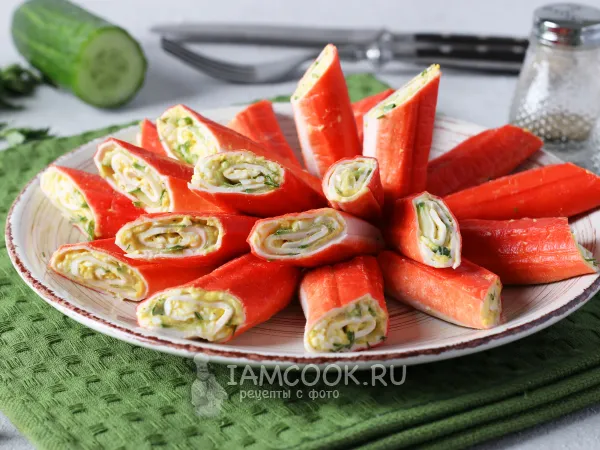 Фото блюда: Крабовые палочки, фаршированные огурцом и яйцом