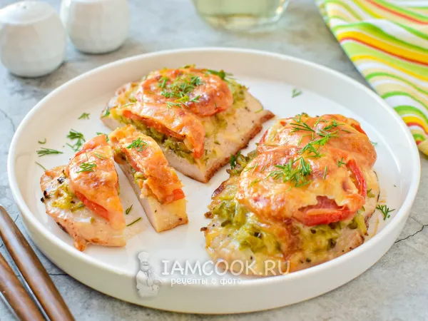 Фото блюда: Куриная грудка с солеными огурцами в духовке