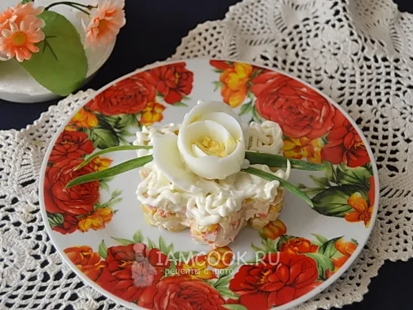 Фото блюда: Крабовый салат с консервированной кукурузой