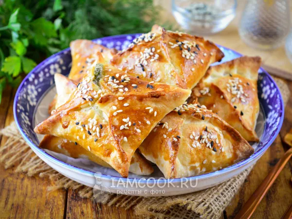 Фото готового блюда: Слойки с сыром и зеленью