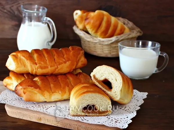 Фото готового блюда: Пирожки на кефире с дрожжами в духовке