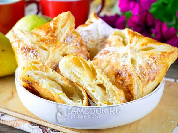 Фото готового блюда: Слойки с творогом и грушей