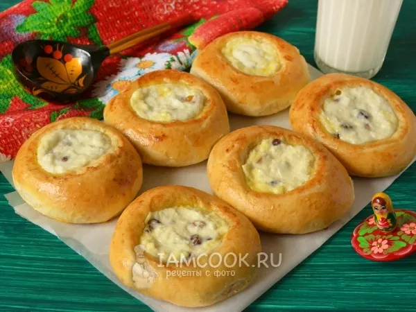 Фото готового блюда: Ватрушки из дрожжевого теста с творогом