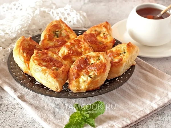 Фото готового блюда: Ленивые пирожки без замеса (из готового слоеного теста)
