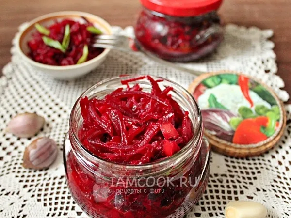 Фото блюда: Салат из свеклы с чесноком на зиму