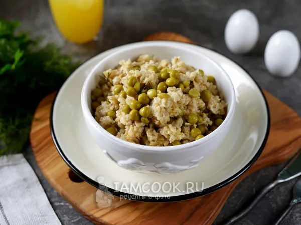 Фото готового блюда: Овсяная каша на воде с зеленым горошком и чесноком