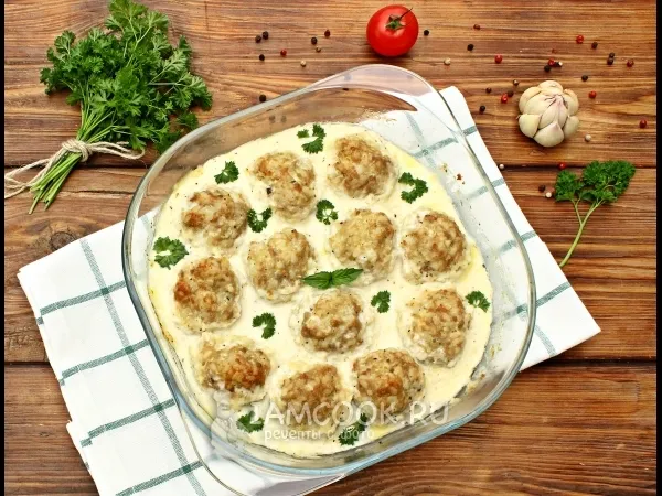 Фото блюда: Тефтели в духовке в сметанном соусе