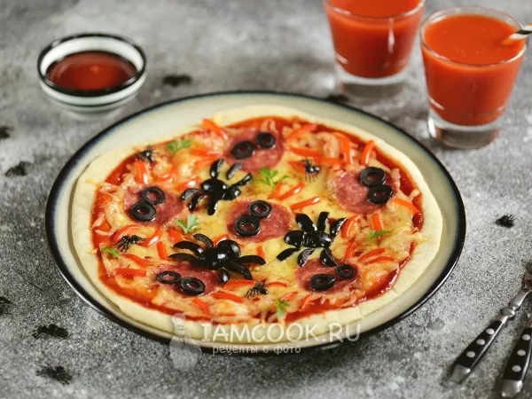 Фото блюда: Пицца «Паучки» на Хэллоуин