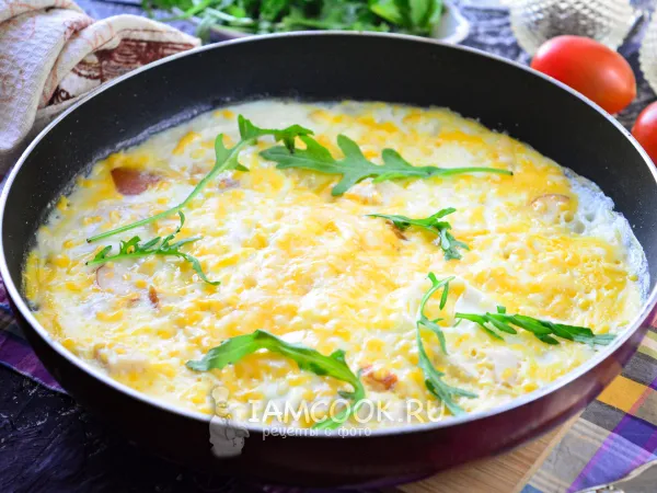 Фото готового блюда: Омлет с копченой курицей