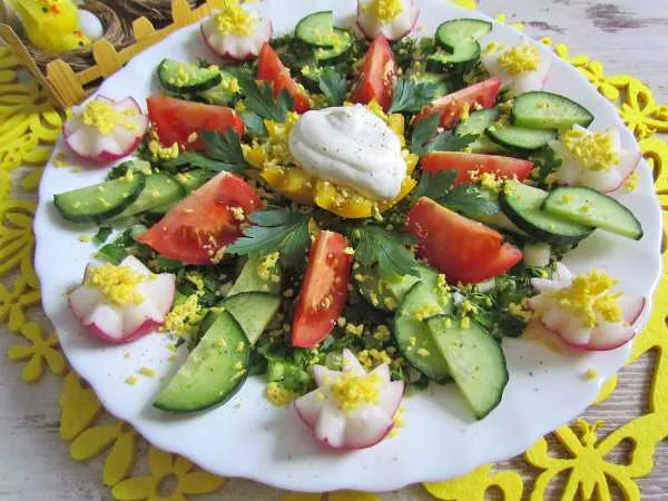 Фото готового блюда: Овощной салат «Весеннее настроение»