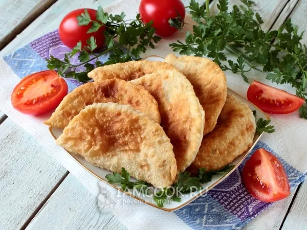 Фото готового блюда: Чебуреки с капустой