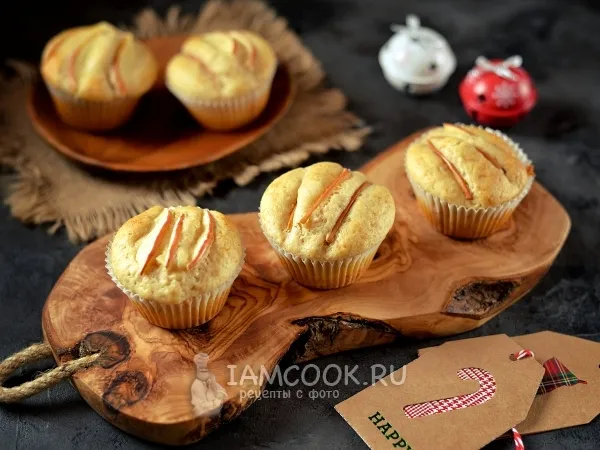 Фото готового блюда: Маффины с яблоками и корицей