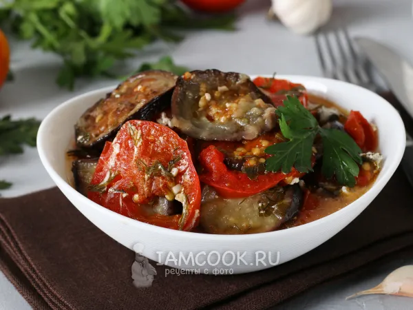 Фото блюда: Тушёные баклажаны с помидорами и сметаной