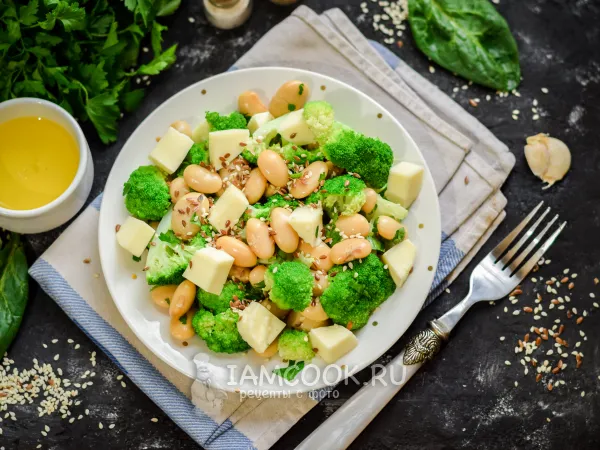 Фото готового блюда: Салат из брокколи с фасолью