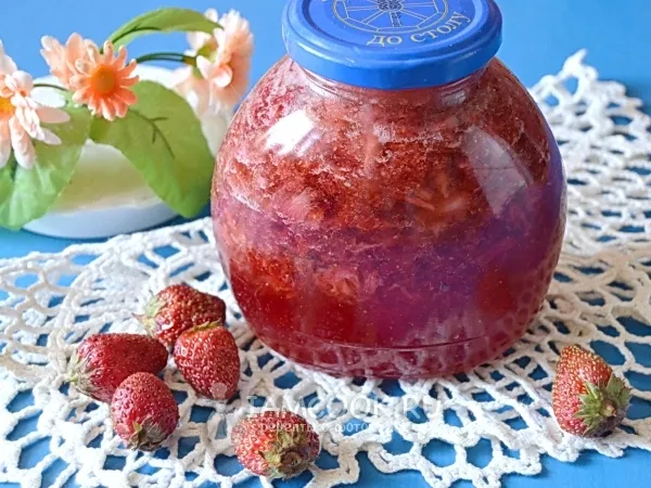 Фото блюда: Клубника на зиму без варки (деревянной толкушкой)