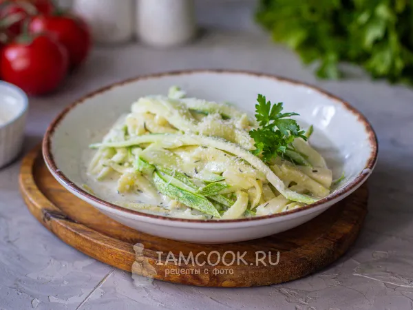 Фото блюда: Спагетти из кабачков в сливочном соусе