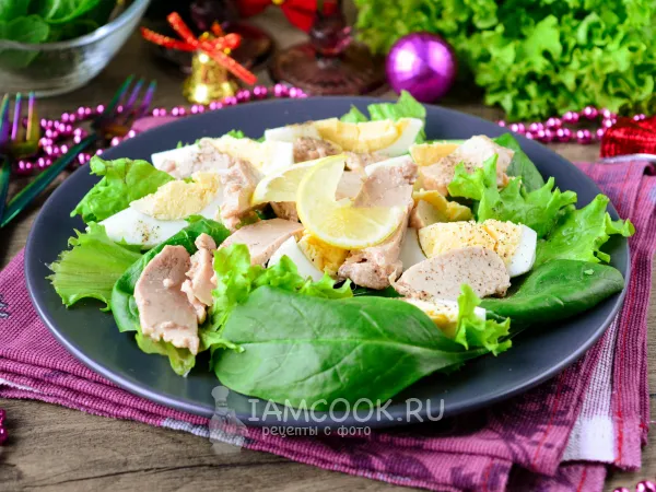 Фото блюда: Салат с печенью трески с зеленым салатом