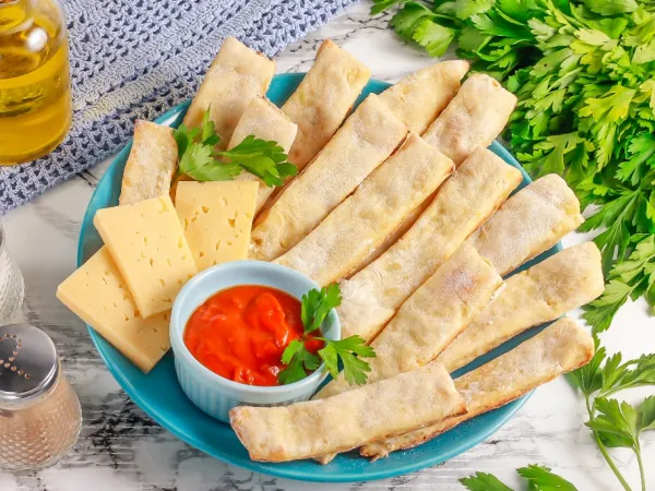 Фото готового блюда: Картофельно-сырные палочки в духовке