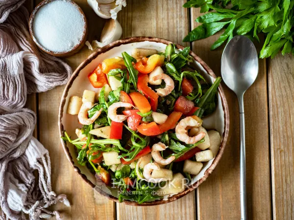 Фото готового блюда: Салат с креветками и грушей