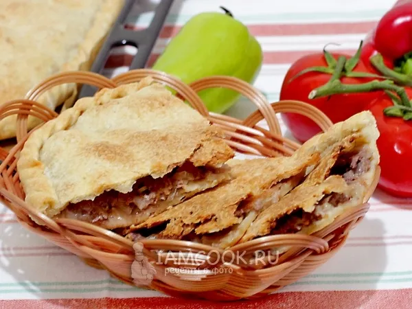 Фото готового блюда: Пирог с мясом на постном тесте